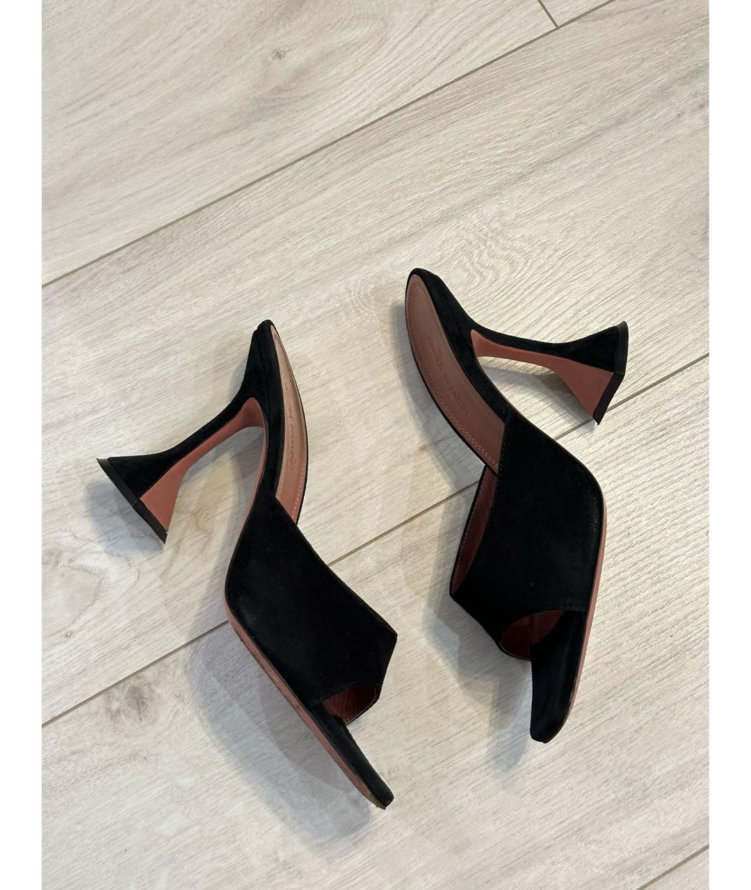 Amina Muaddi Черные замшевые босоножки, фото 8