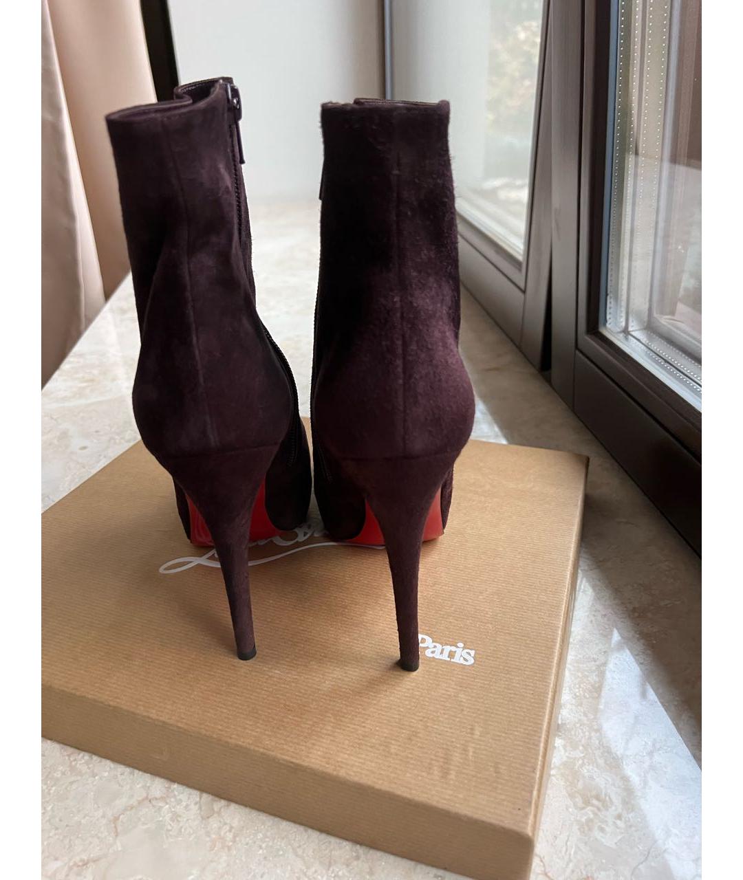 CHRISTIAN LOUBOUTIN Бордовые замшевые ботильоны, фото 4
