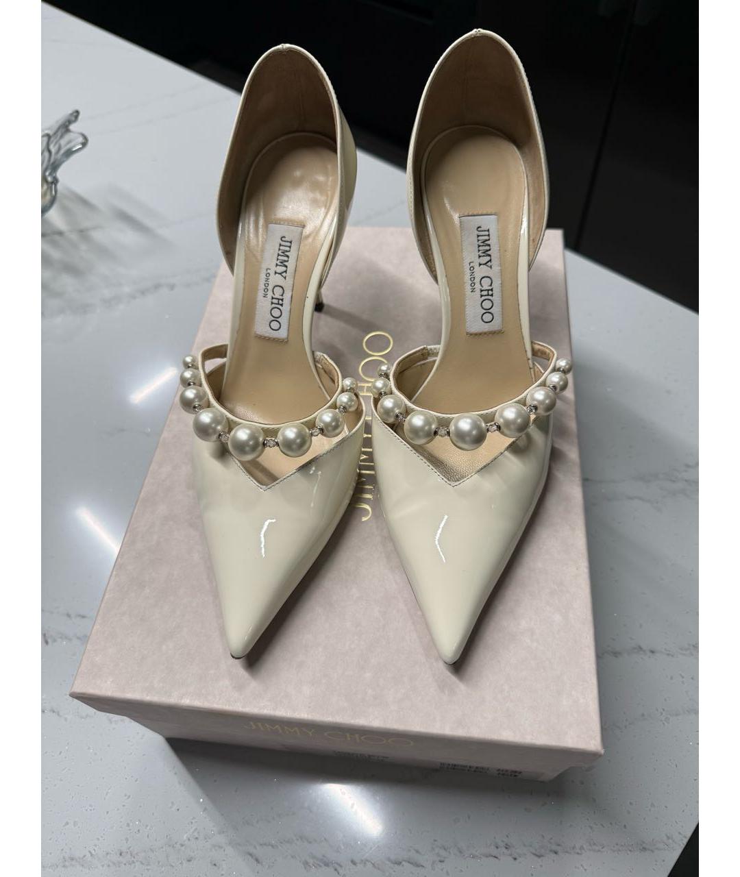 JIMMY CHOO Бежевые туфли из лакированной кожи, фото 2