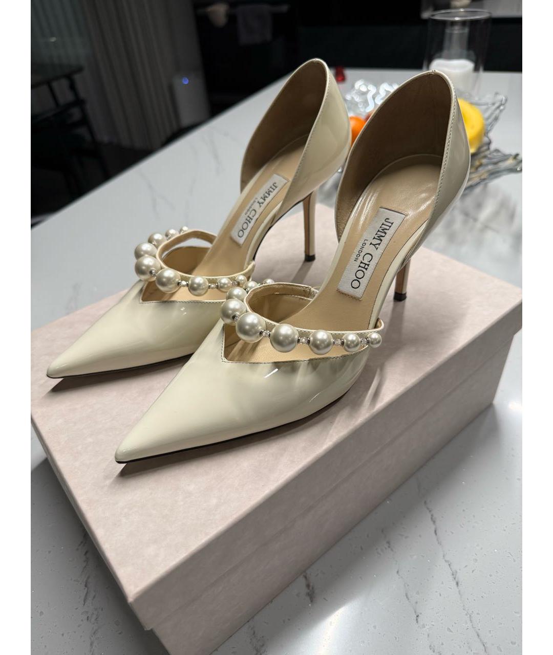 JIMMY CHOO Бежевые туфли из лакированной кожи, фото 3