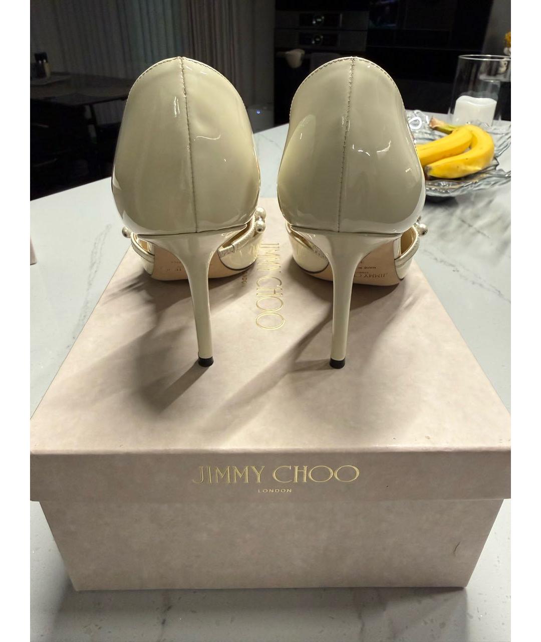 JIMMY CHOO Бежевые туфли из лакированной кожи, фото 4