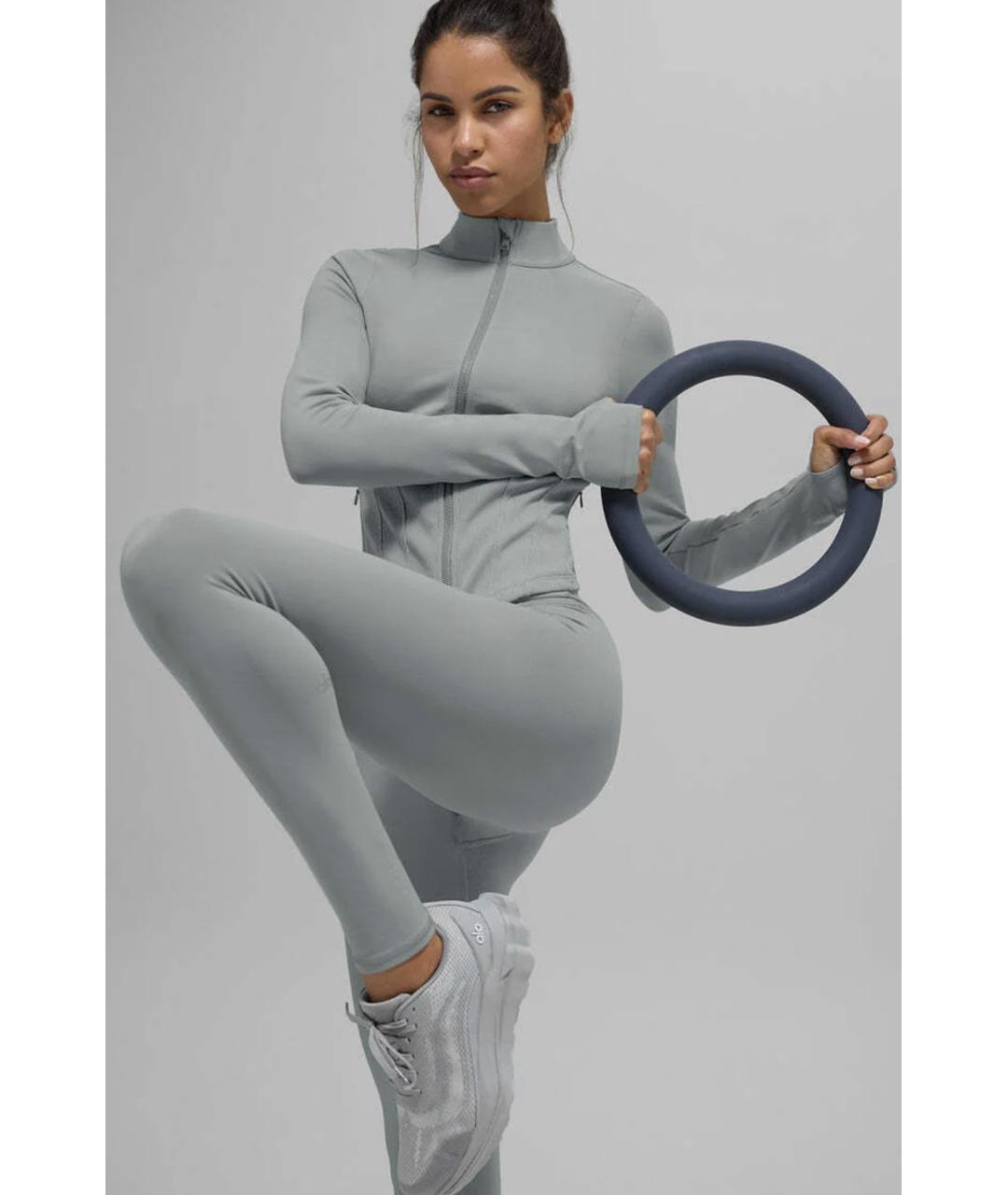ALO YOGA Серая полиэстеровая спортивная куртка, фото 4