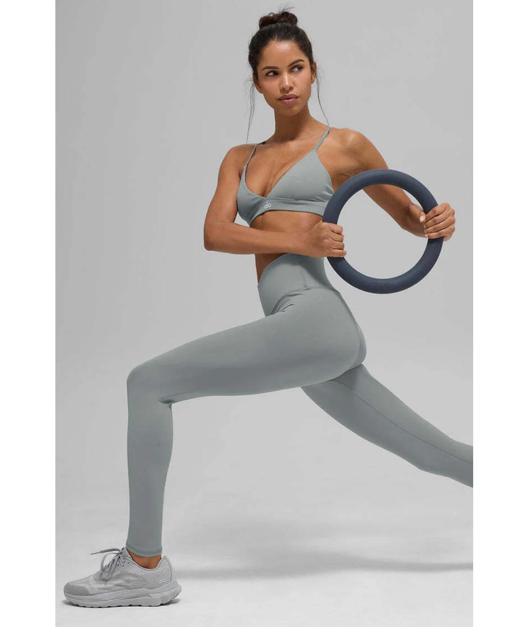 ALO YOGA Серые спортивные брюки и шорты, фото 6