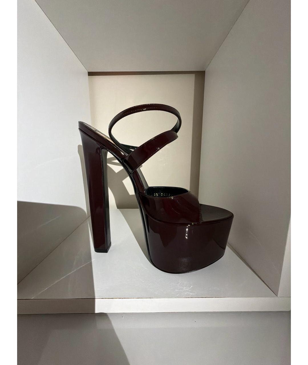 SAINT LAURENT Бордовые босоножки из лакированной кожи, фото 5