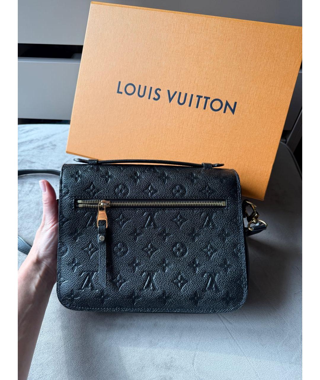LOUIS VUITTON Черная кожаная сумка с короткими ручками, фото 3