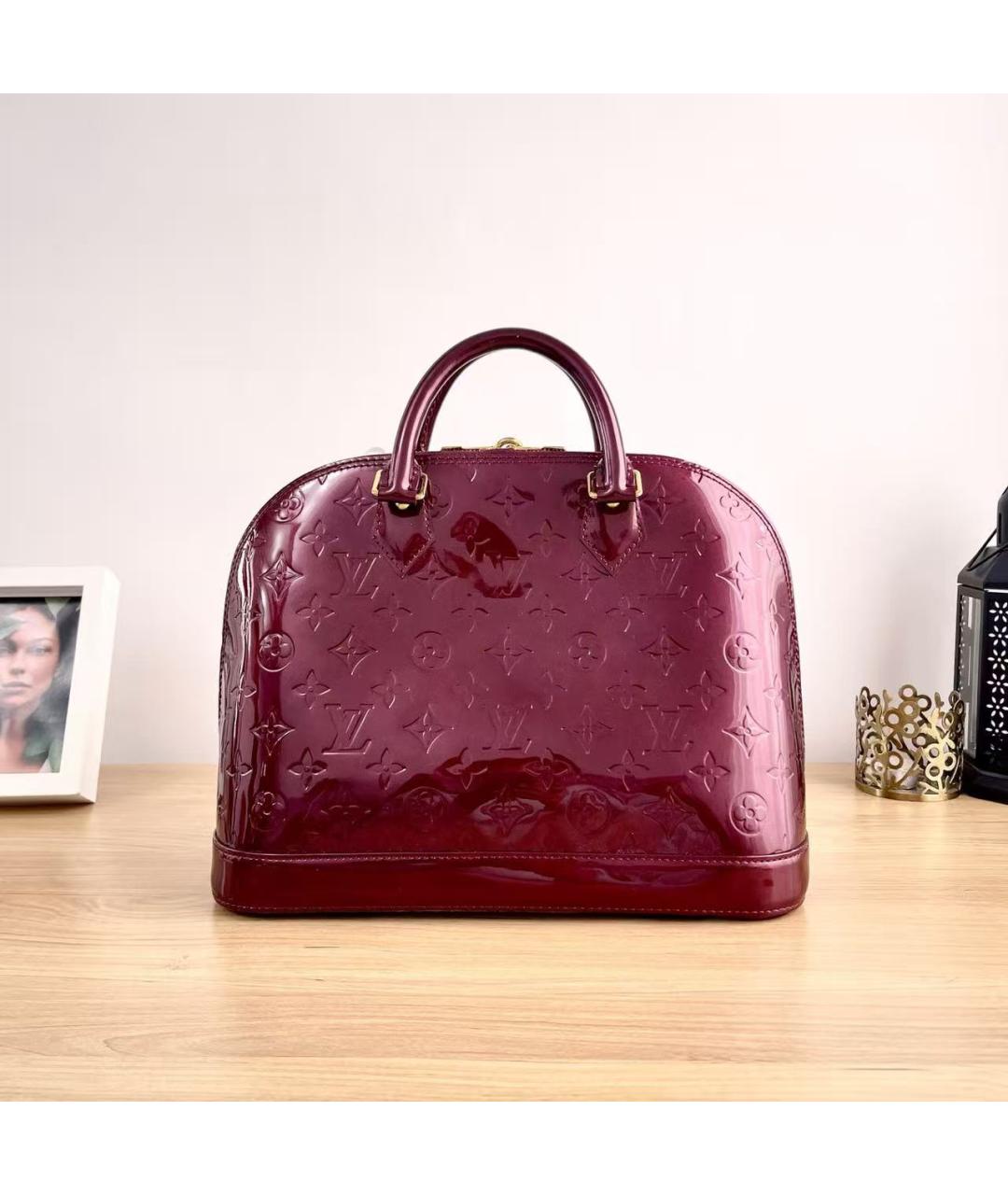LOUIS VUITTON Бордовая сумка с короткими ручками из лакированной кожи, фото 3