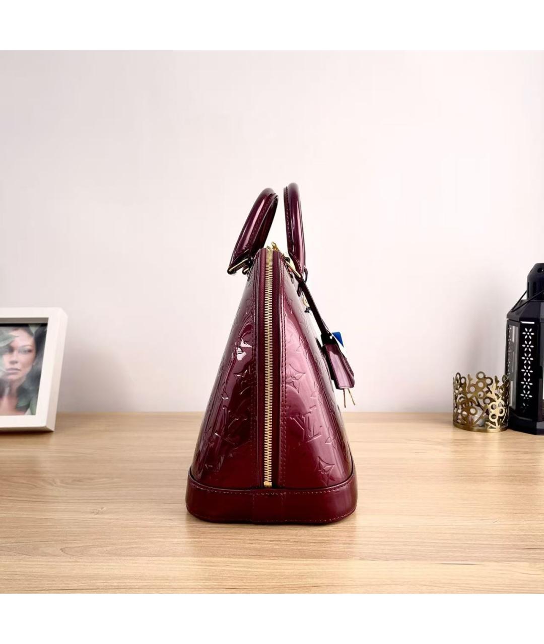 LOUIS VUITTON Бордовая сумка с короткими ручками из лакированной кожи, фото 4