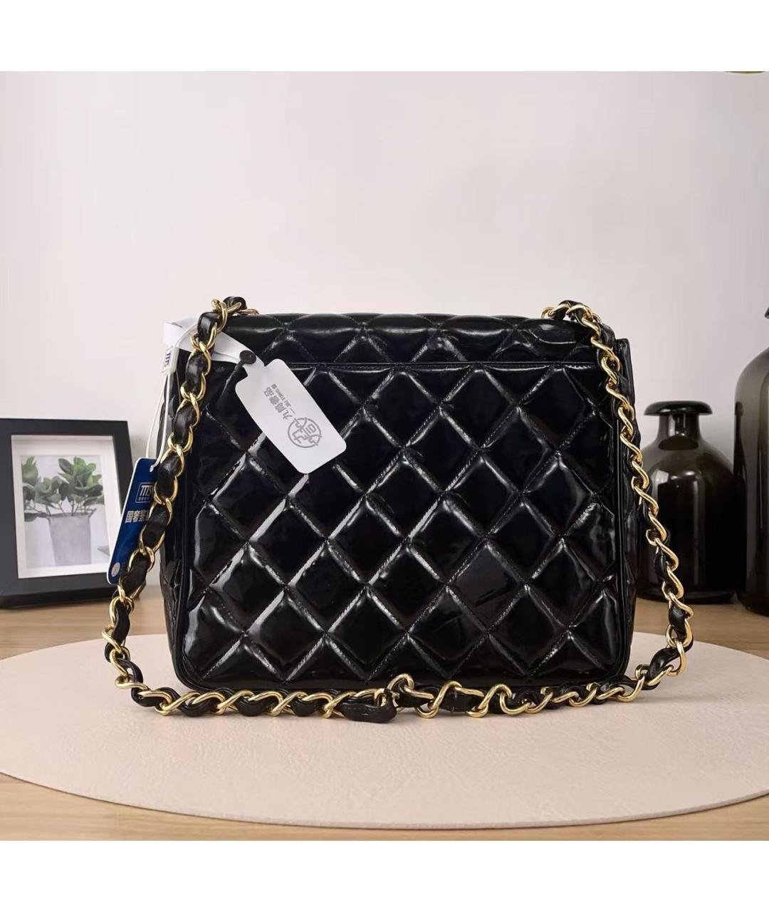 CHANEL Черная сумка через плечо из лакированной кожи, фото 4