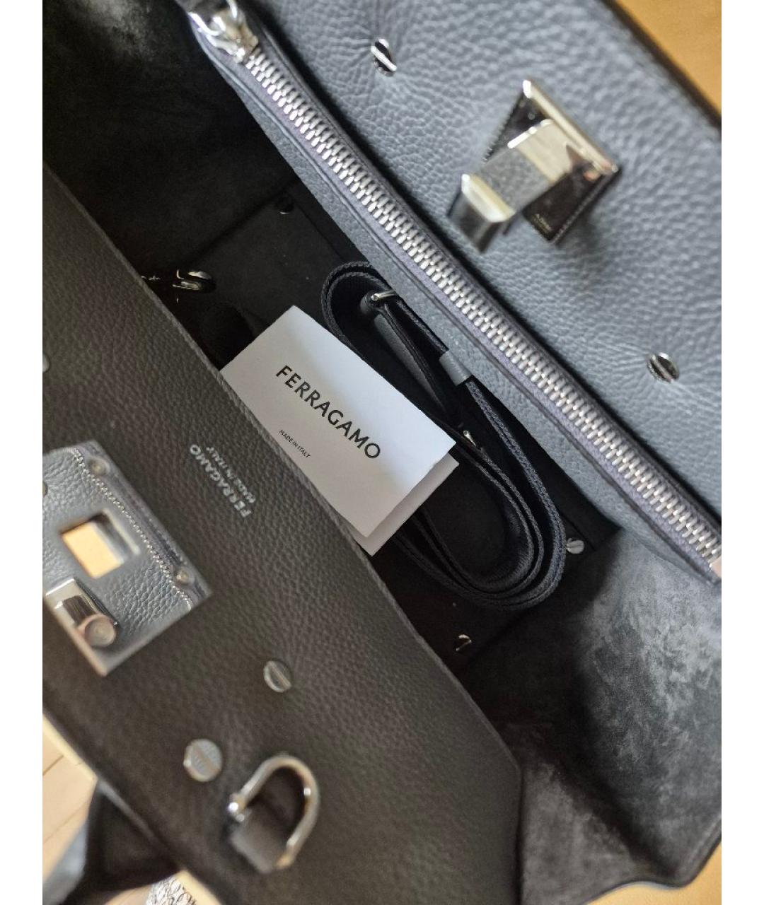 FERRAGAMO Антрацитовая кожаная сумка через плечо, фото 4