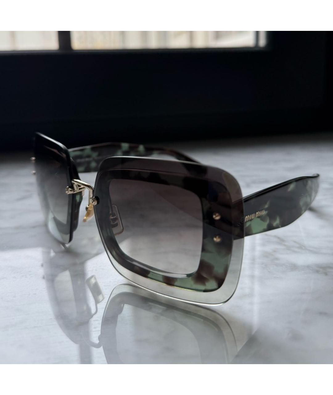 MIU MIU Серые пластиковые солнцезащитные очки, фото 2