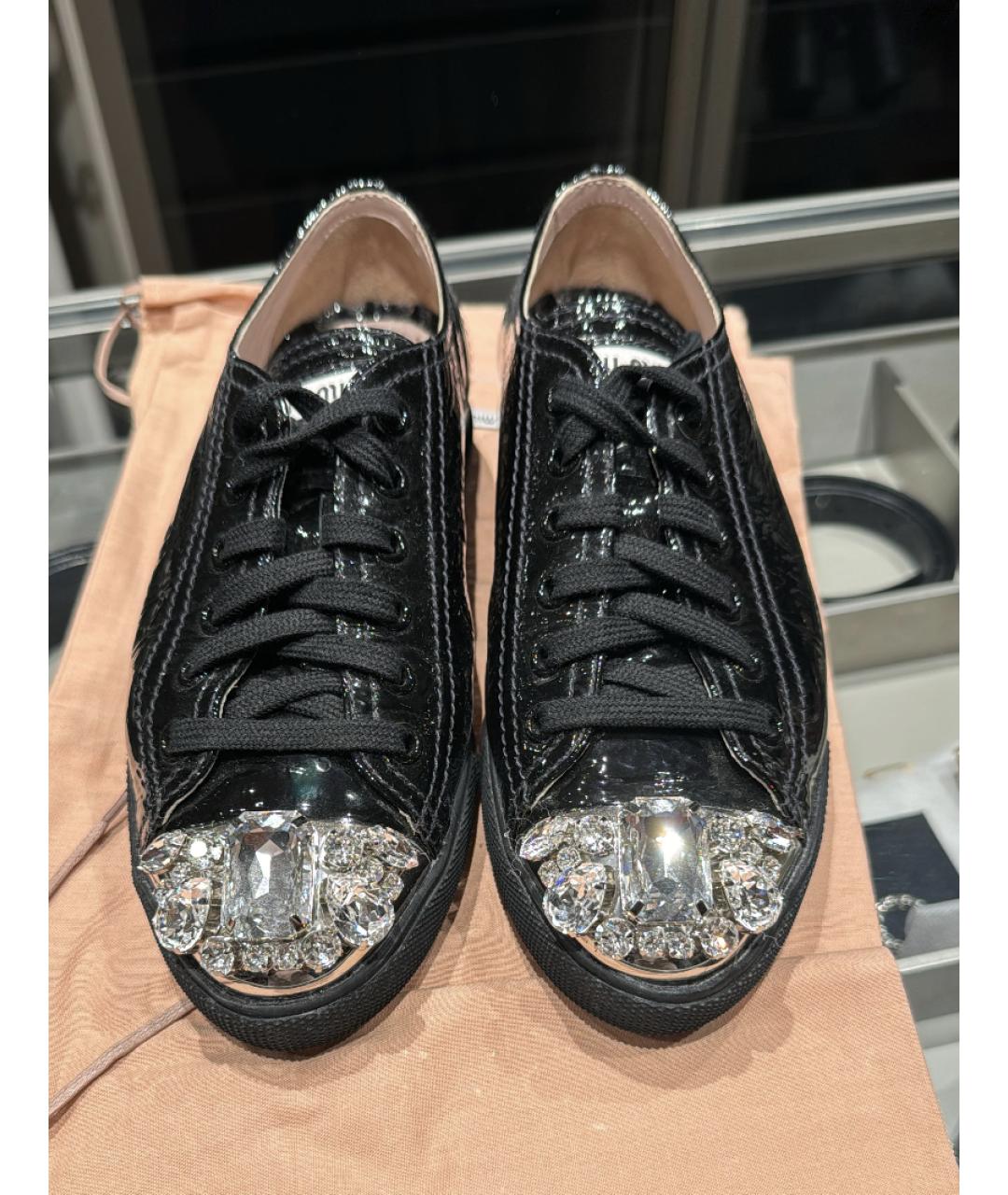 MIU MIU Черные кеды из лакированной кожи, фото 2