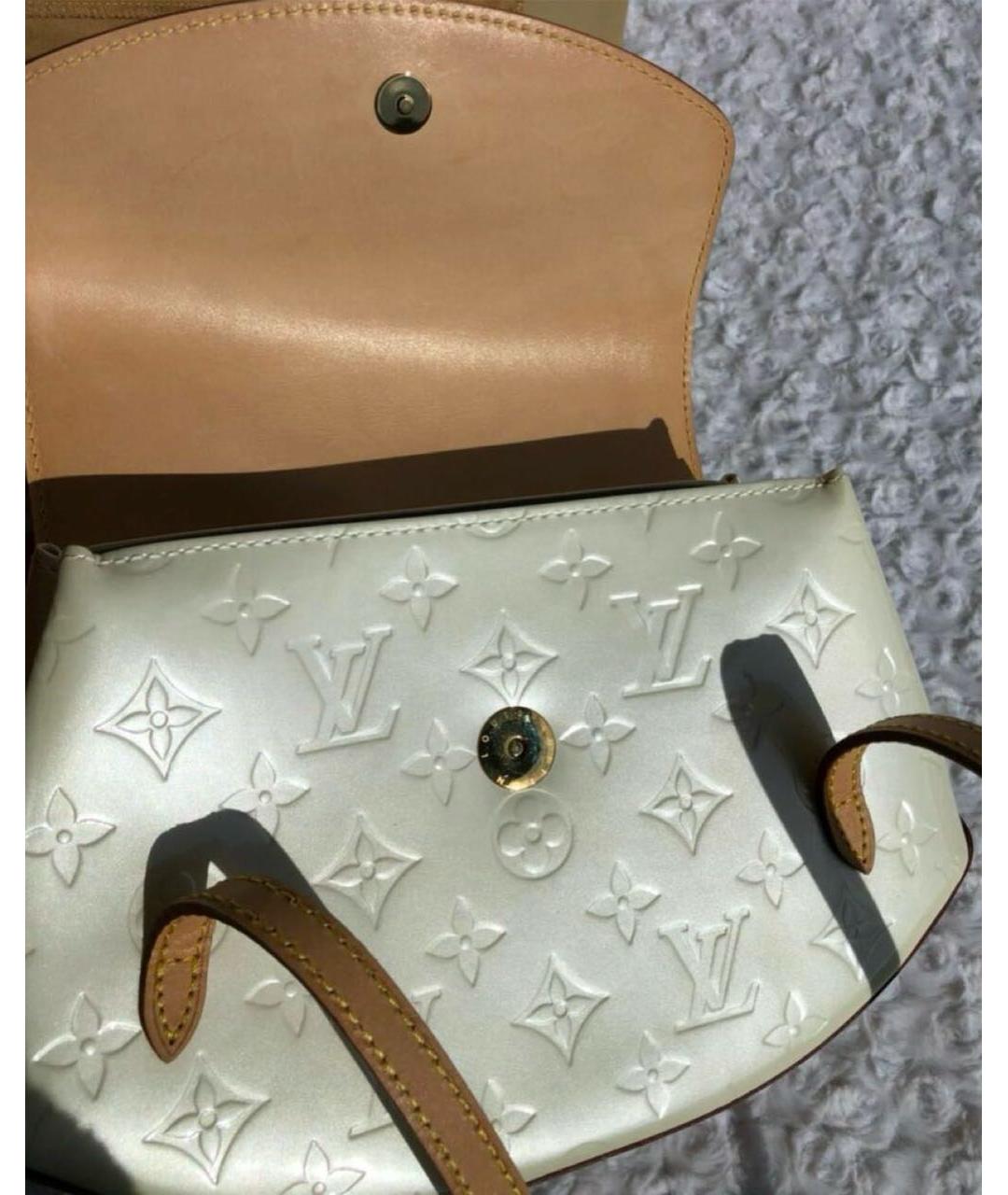 LOUIS VUITTON Бежевая сумка с короткими ручками из лакированной кожи, фото 6