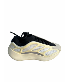 

Кроссовки YEEZY