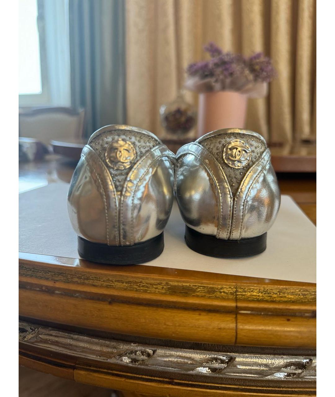 CHANEL Серебряные кожаные балетки, фото 2