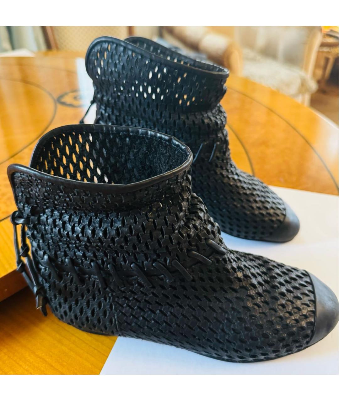 CHANEL Черные кожаные полусапоги, фото 4