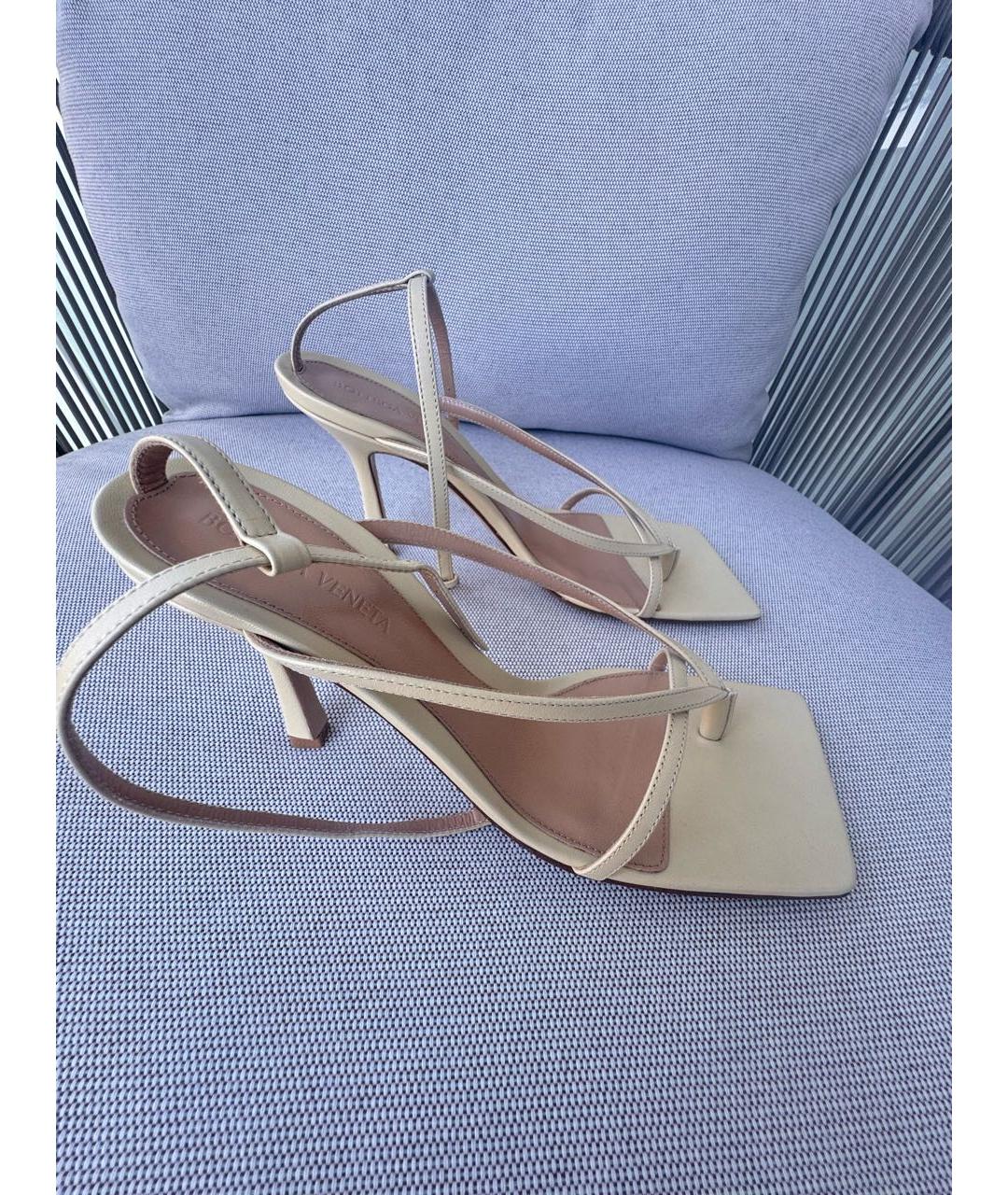 BOTTEGA VENETA Бежевые кожаные босоножки, фото 9