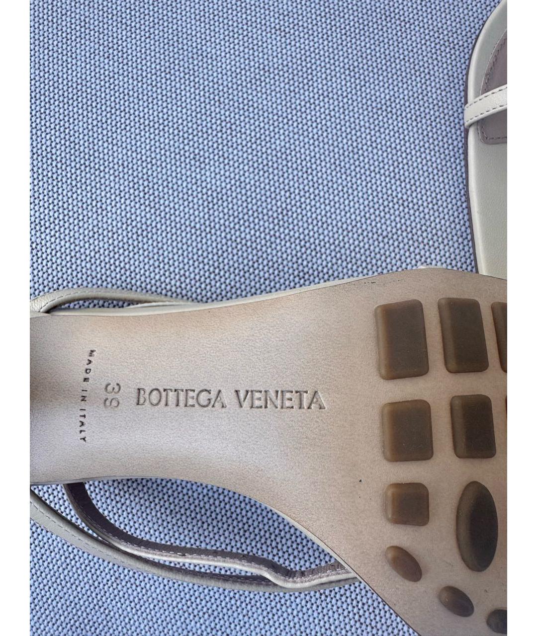 BOTTEGA VENETA Бежевые кожаные босоножки, фото 7