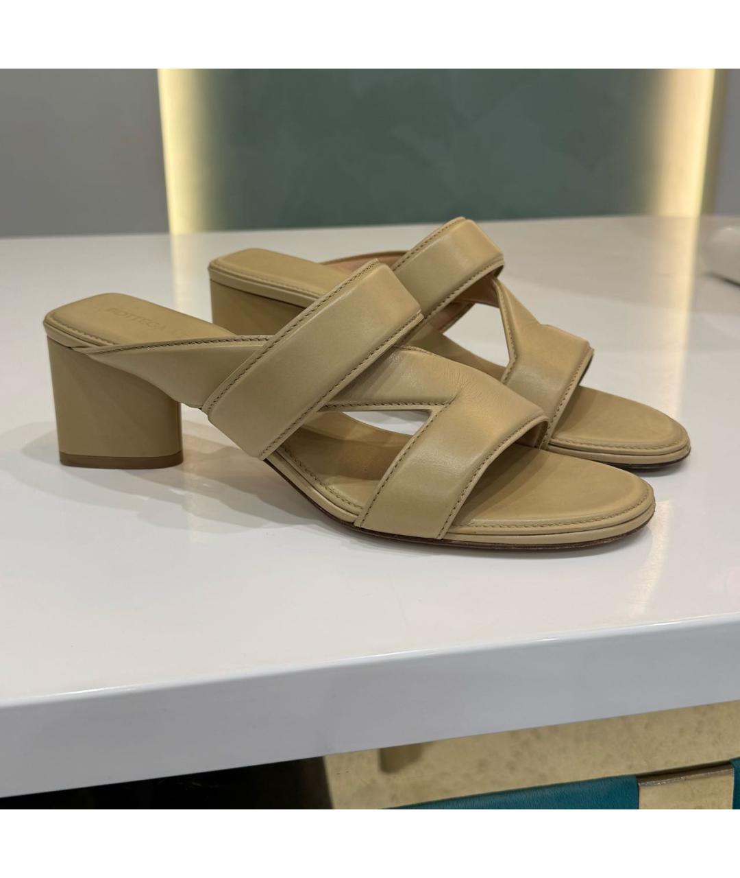 BOTTEGA VENETA Бежевые кожаные мюли, фото 2