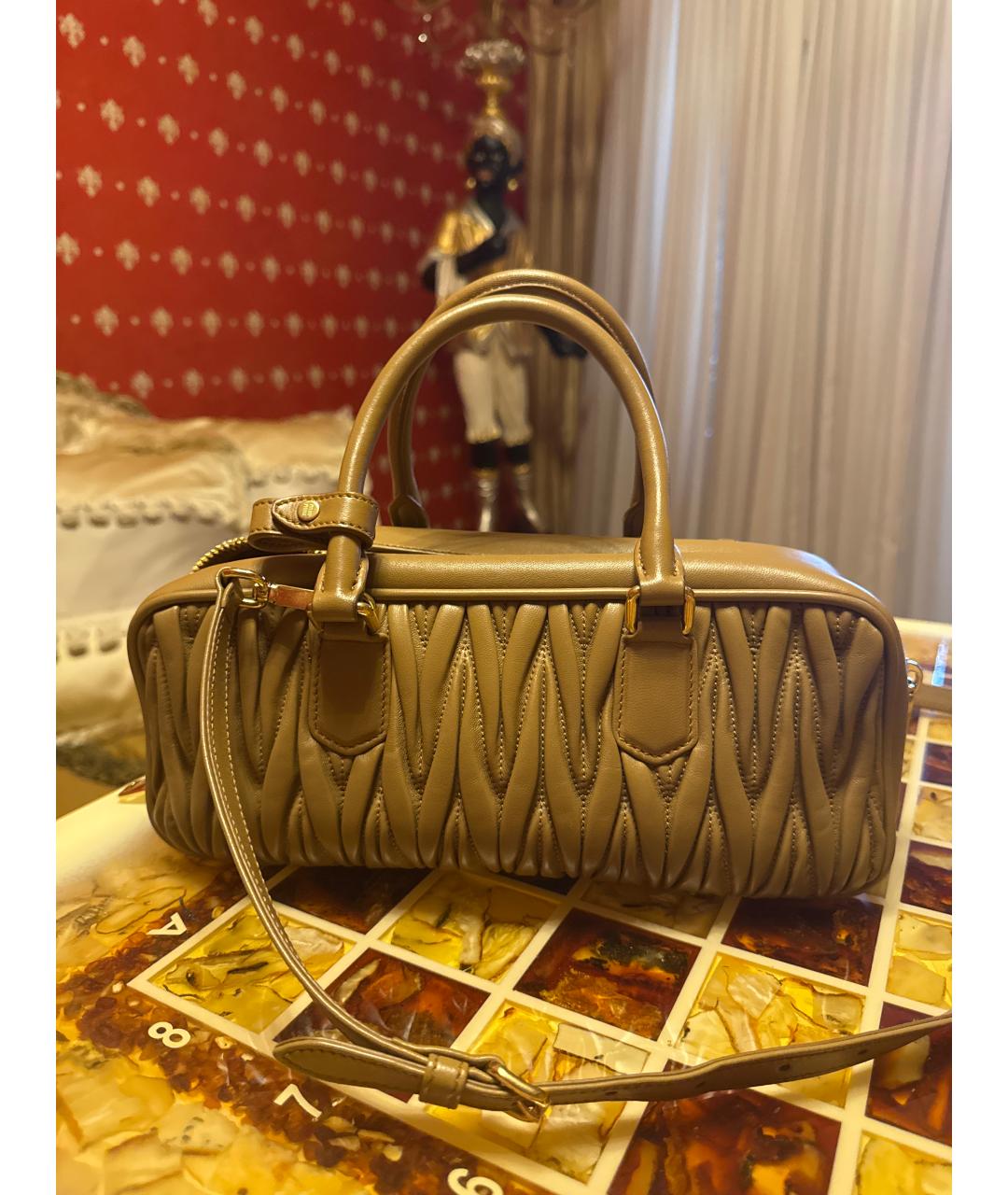 MIU MIU Бежевая кожаная сумка через плечо, фото 3