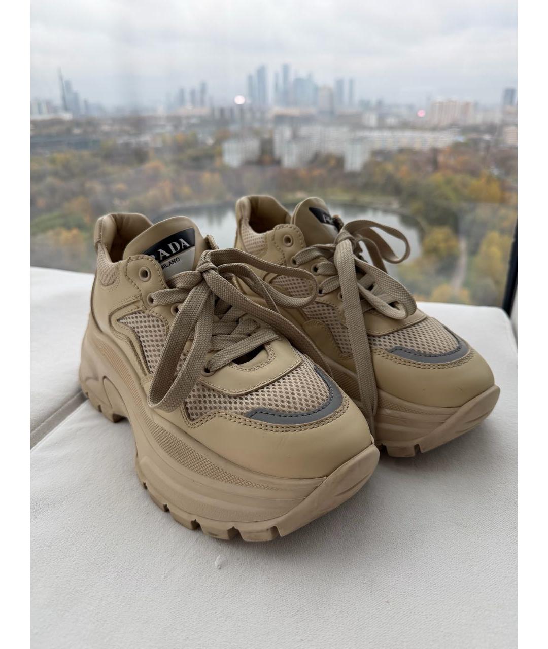 PRADA Бежевые кожаные кроссовки, фото 2