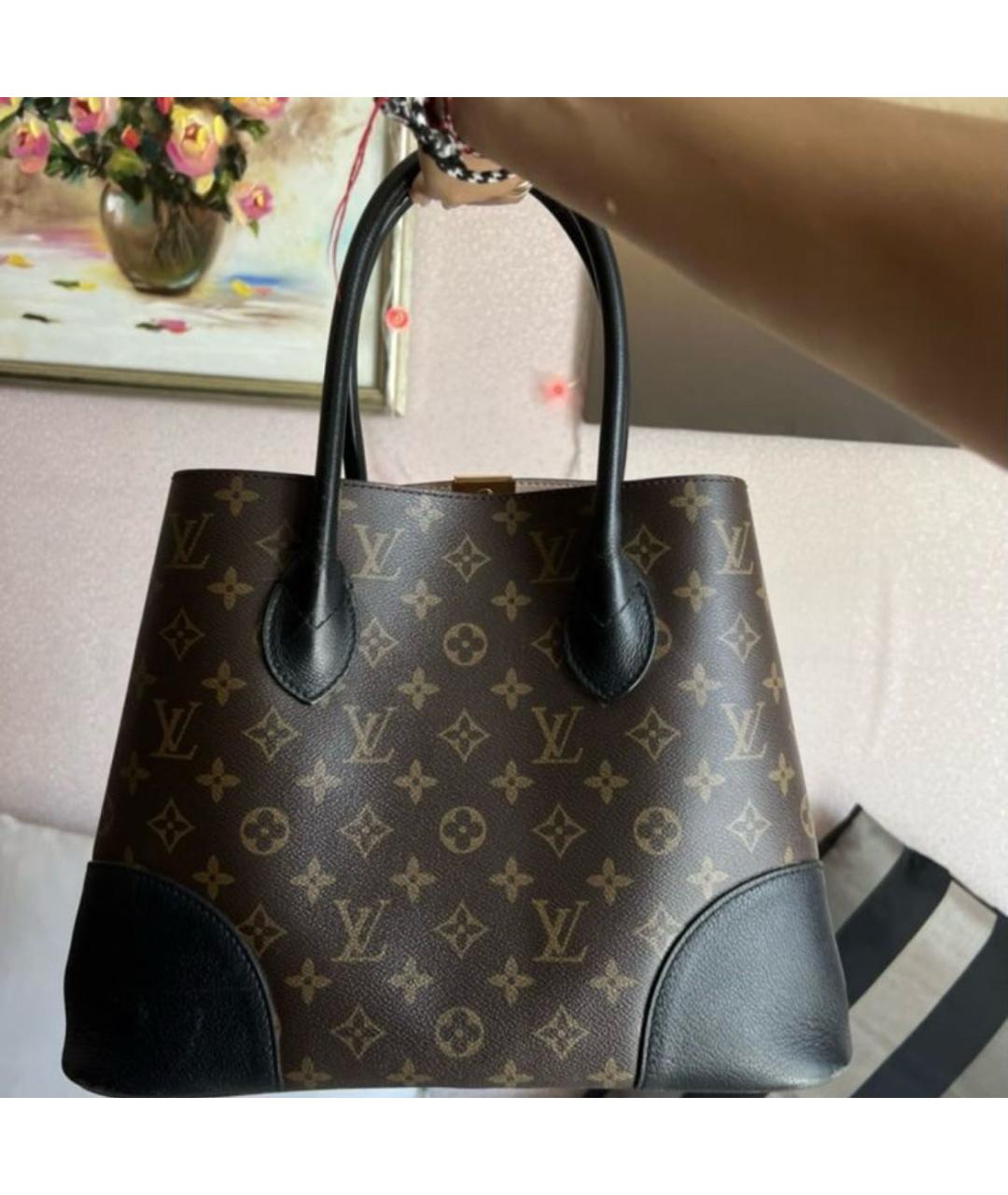 LOUIS VUITTON Коричневая кожаная сумка с короткими ручками, фото 3