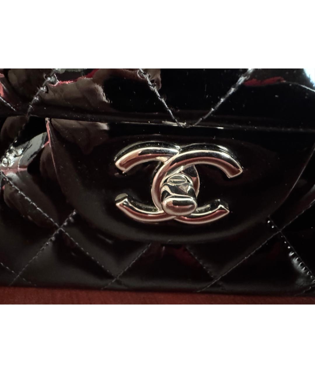 CHANEL Черная сумка через плечо из лакированной кожи, фото 4