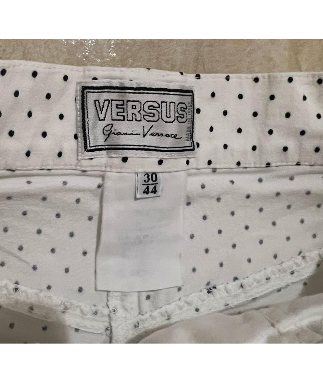 VERSUS VERSACE Белые хлопко-эластановые джинсы слим, фото 3