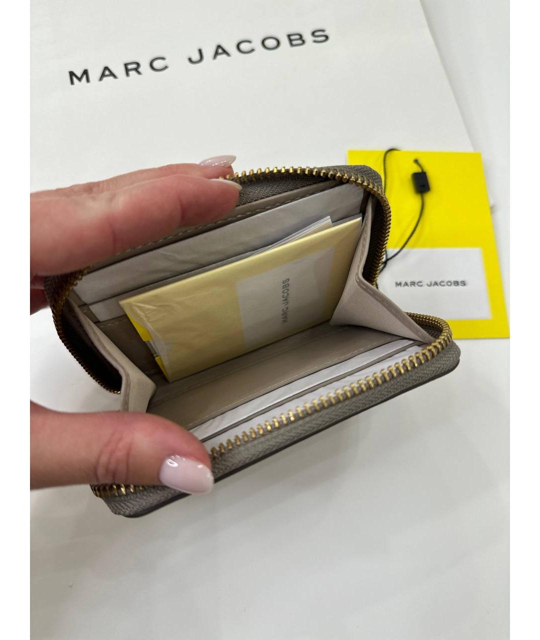 MARC JACOBS Серый кожаный кошелек, фото 5