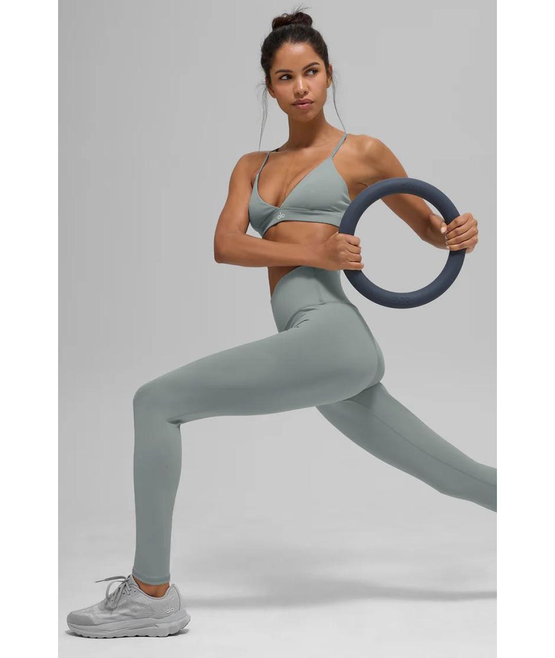 ALO YOGA Серые синтетические леггинсы и велосипедки, фото 6