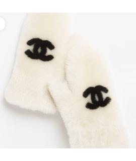 CHANEL Варежки