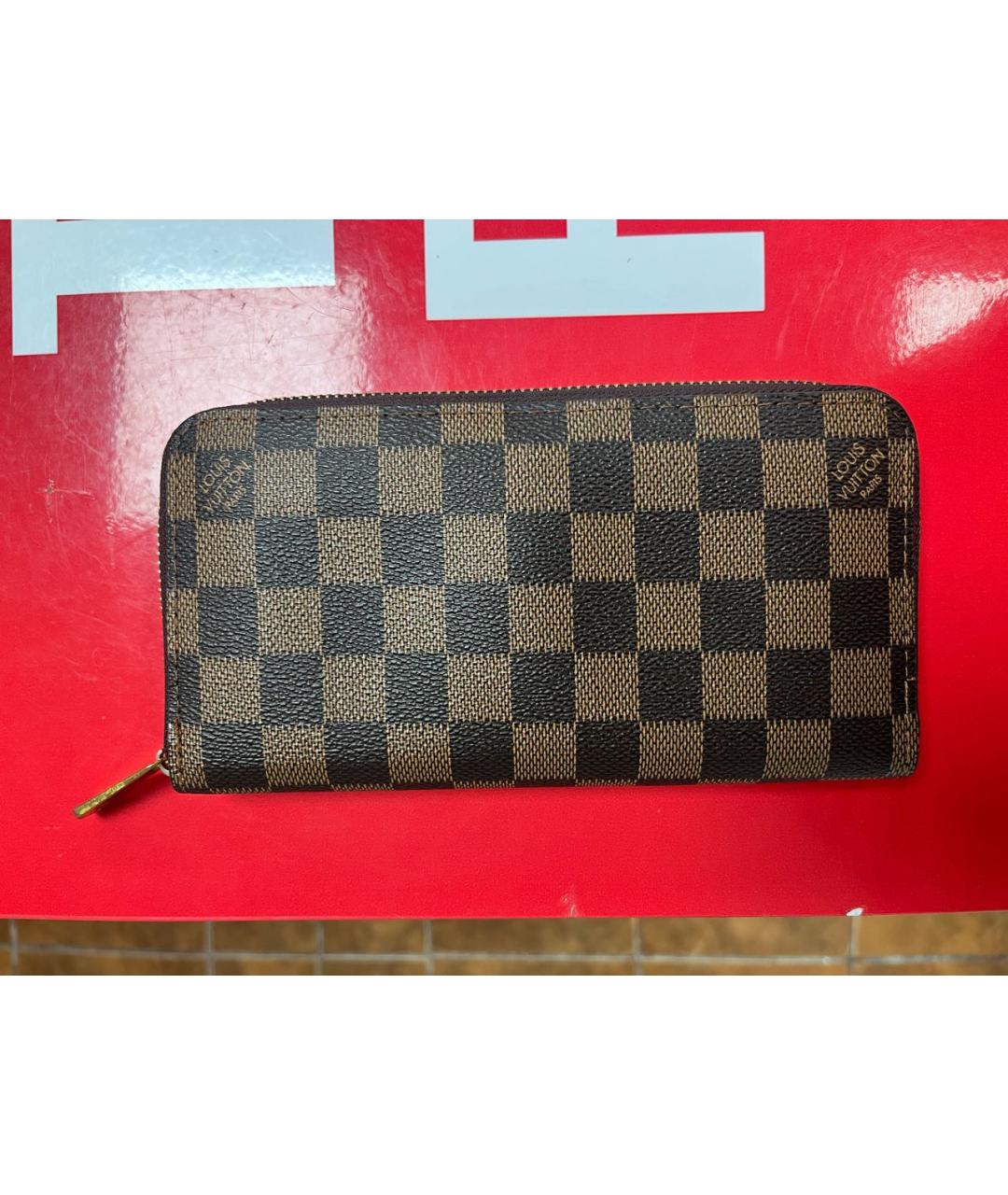 LOUIS VUITTON Коричневый кожаный кошелек, фото 9