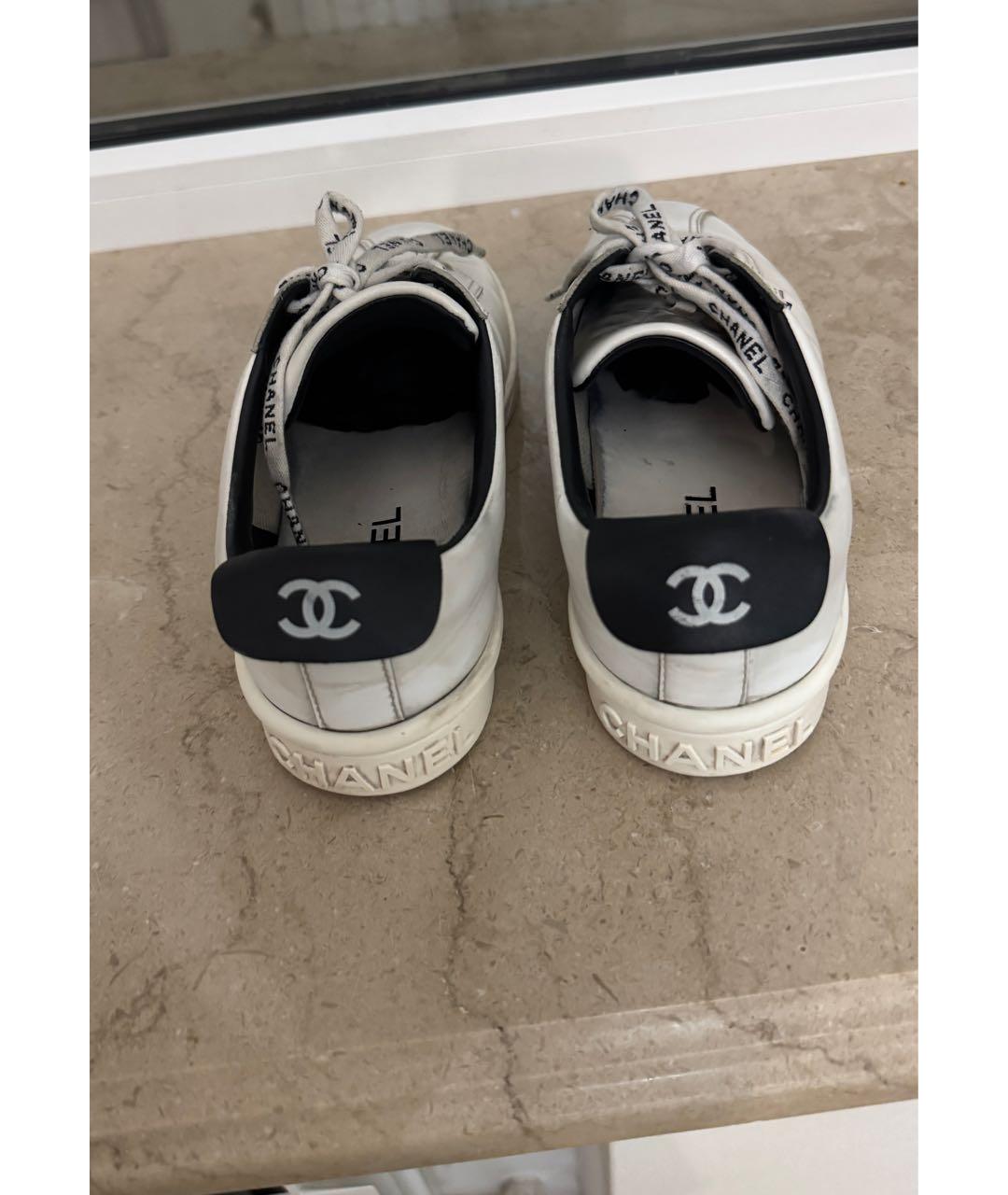 CHANEL Белые кожаные кроссовки, фото 3