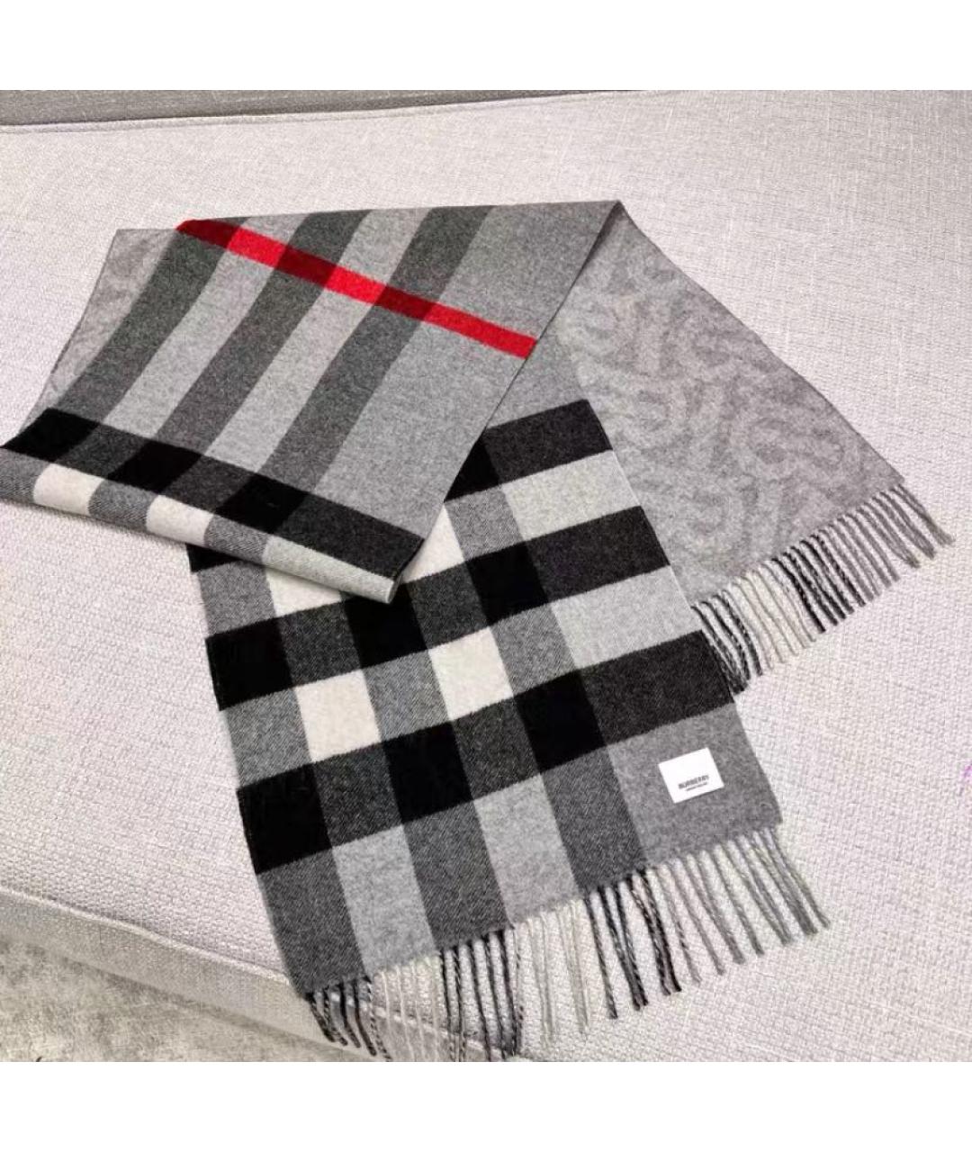 BURBERRY Серый шерстяной шарф, фото 3