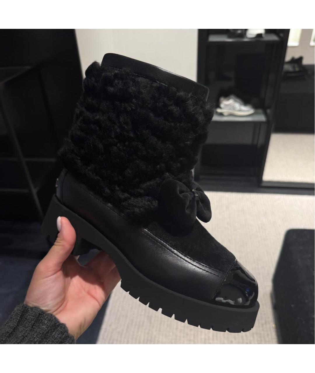 CHANEL Черные полусапоги из лакированной кожи, фото 3