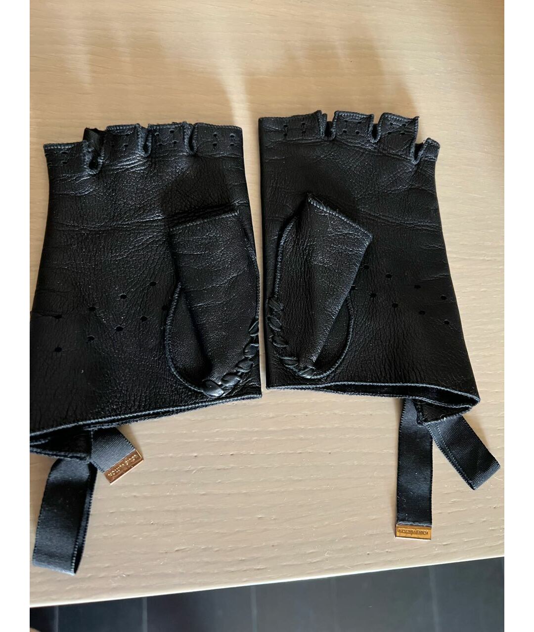 LOUIS VUITTON PRE-OWNED Черные кожаные перчатки, фото 2