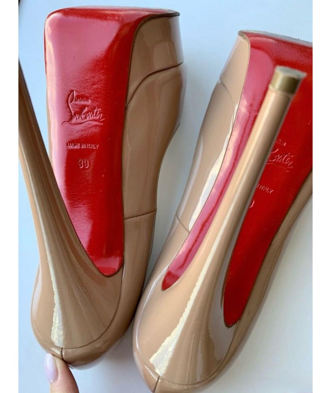 CHRISTIAN LOUBOUTIN Бежевые туфли из лакированной кожи, фото 6
