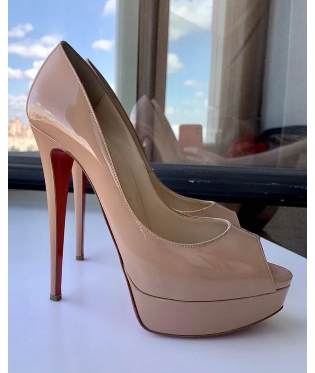CHRISTIAN LOUBOUTIN Бежевые туфли из лакированной кожи, фото 7