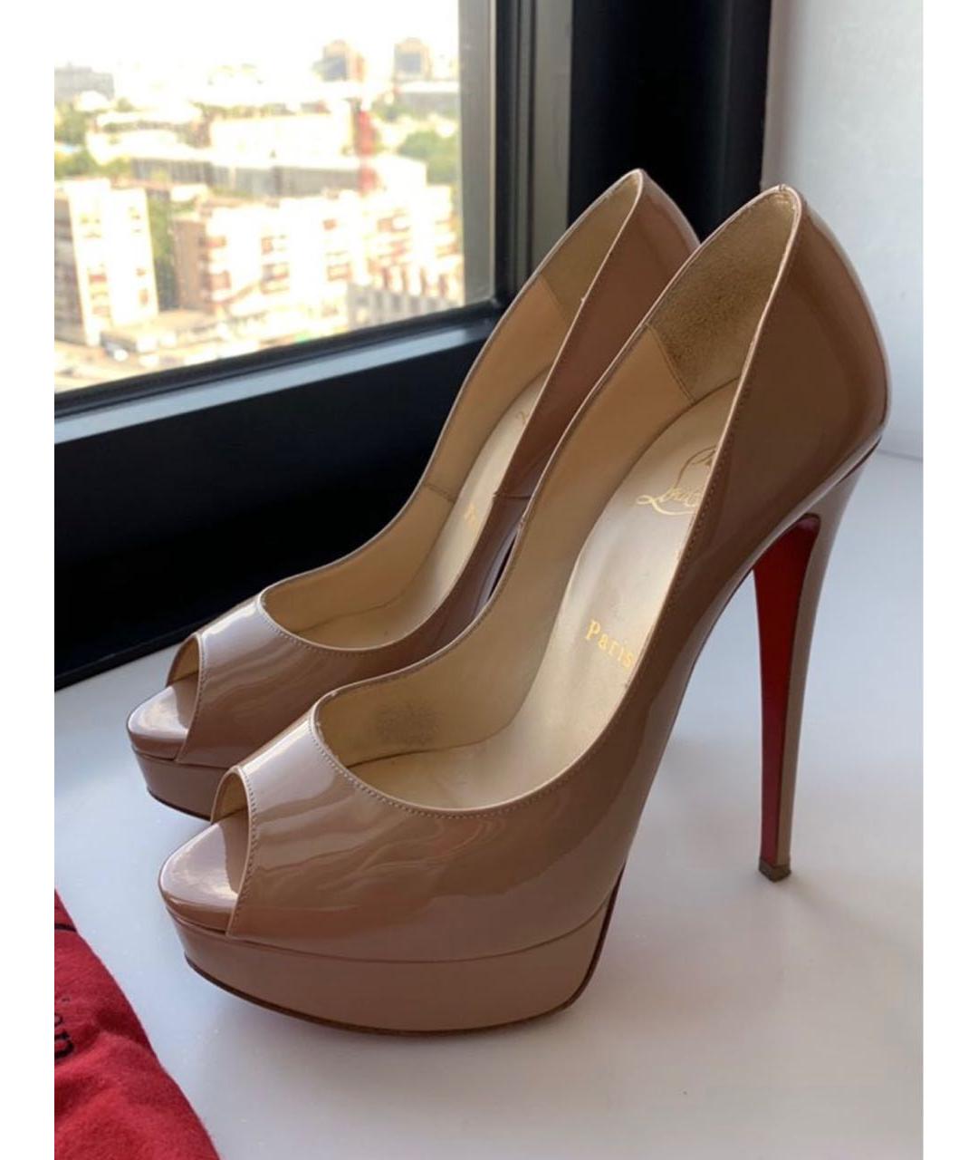 CHRISTIAN LOUBOUTIN Бежевые туфли из лакированной кожи, фото 3