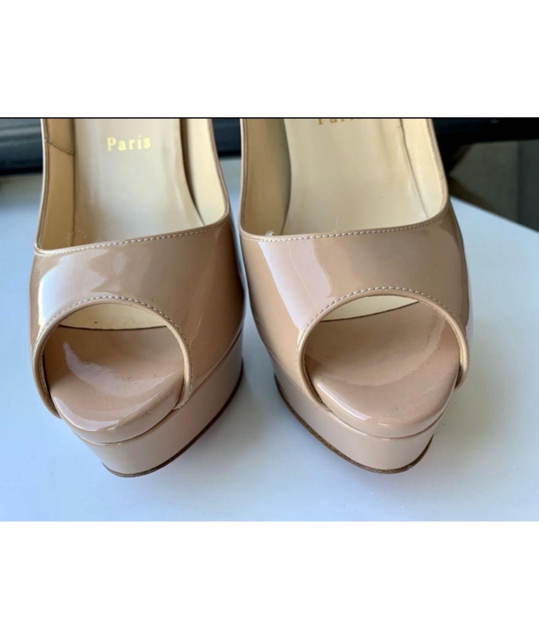 CHRISTIAN LOUBOUTIN Бежевые туфли из лакированной кожи, фото 2