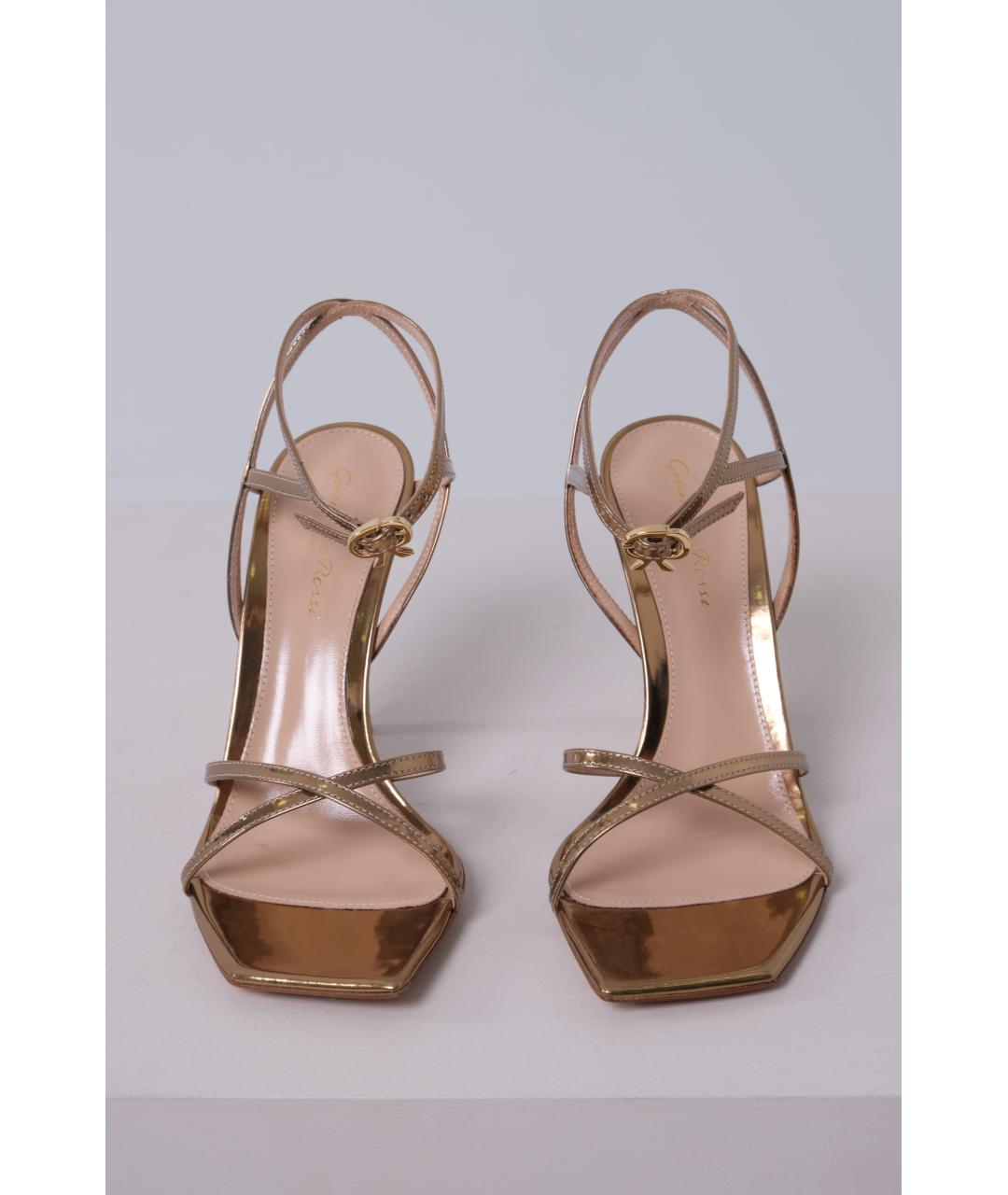 GIANVITO ROSSI Золотые кожаные босоножки, фото 2