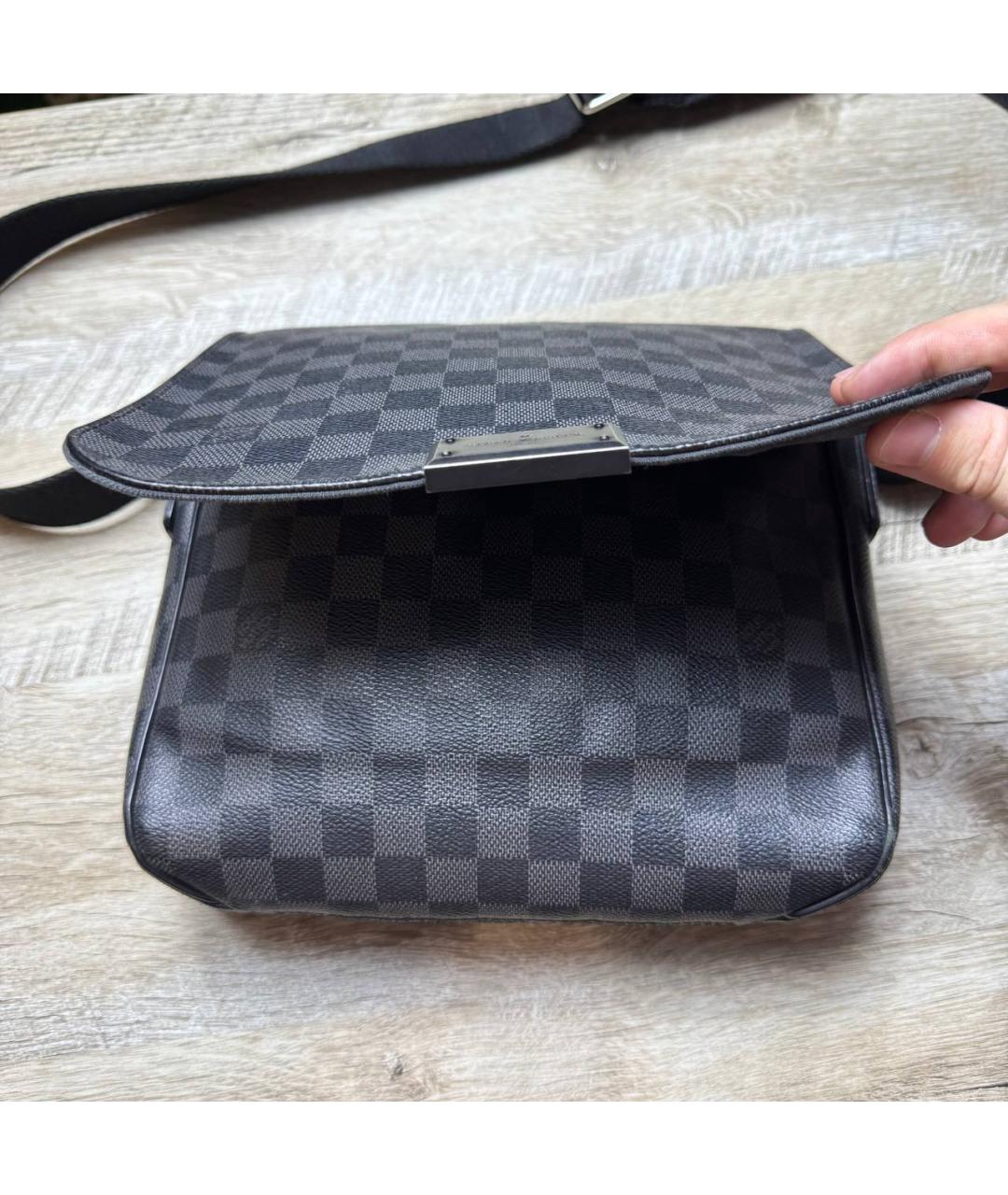 LOUIS VUITTON Черная кожаная сумка на плечо, фото 3