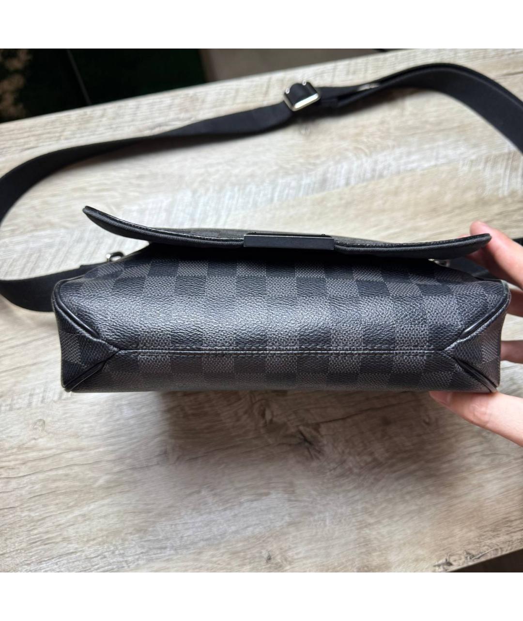 LOUIS VUITTON Черная кожаная сумка на плечо, фото 4