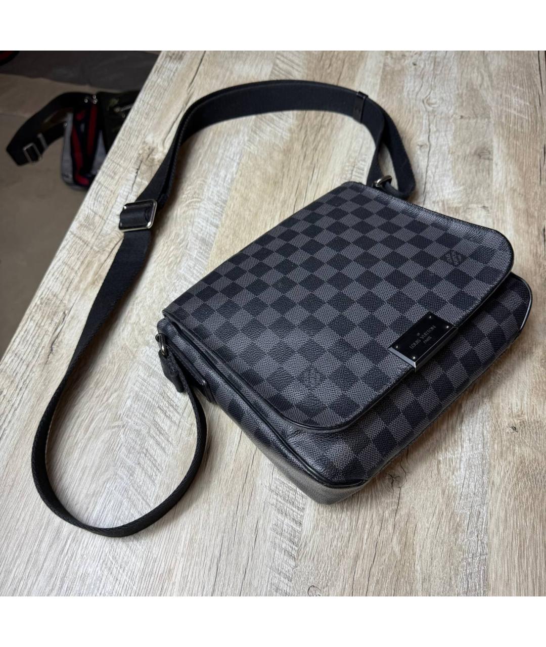 LOUIS VUITTON Черная кожаная сумка на плечо, фото 8