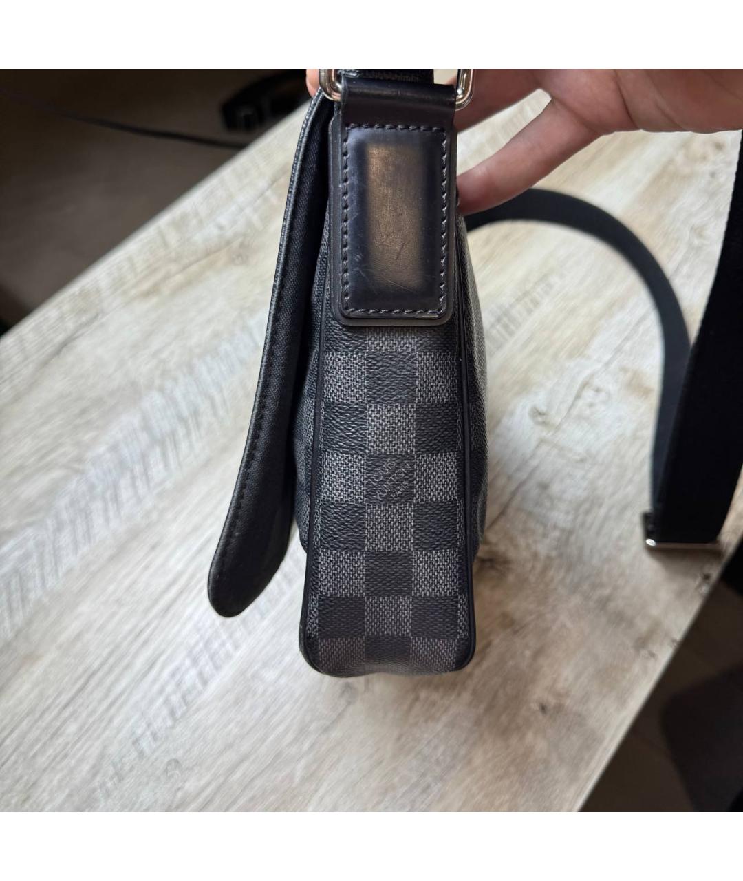 LOUIS VUITTON Черная кожаная сумка на плечо, фото 9