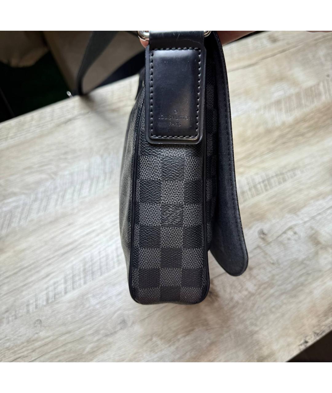 LOUIS VUITTON Черная кожаная сумка на плечо, фото 5