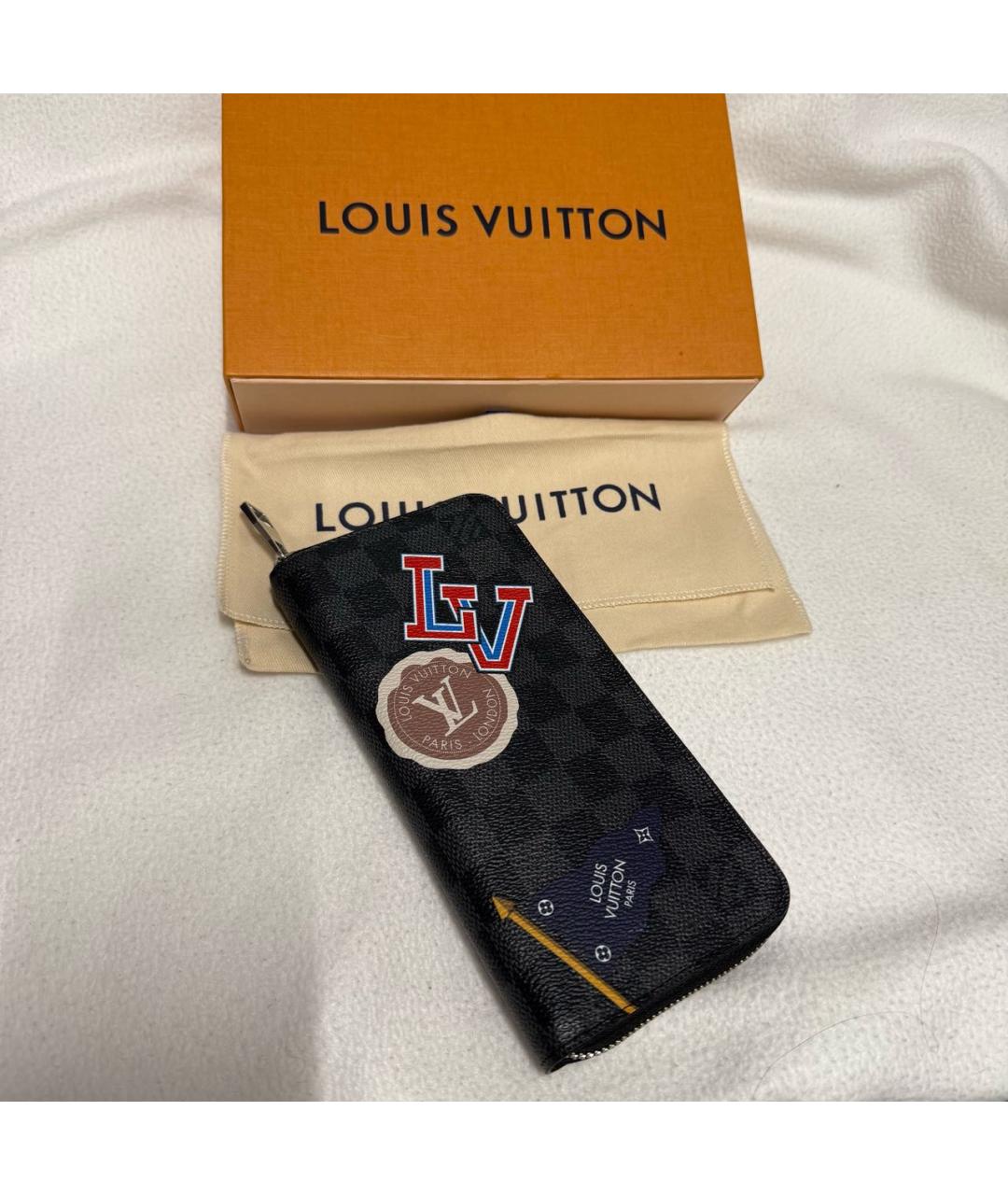LOUIS VUITTON Антрацитовый кожаный кошелек, фото 2