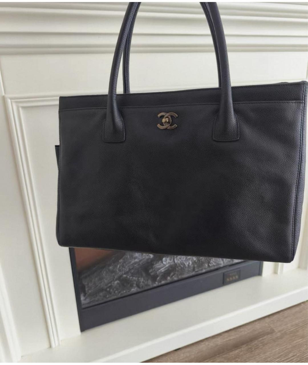 CHANEL Черная кожаная сумка тоут, фото 3