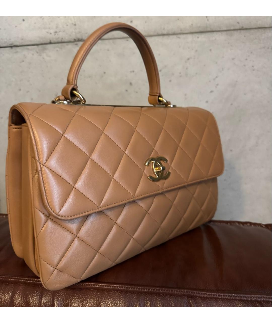 CHANEL Бежевая кожаная сумка с короткими ручками, фото 3