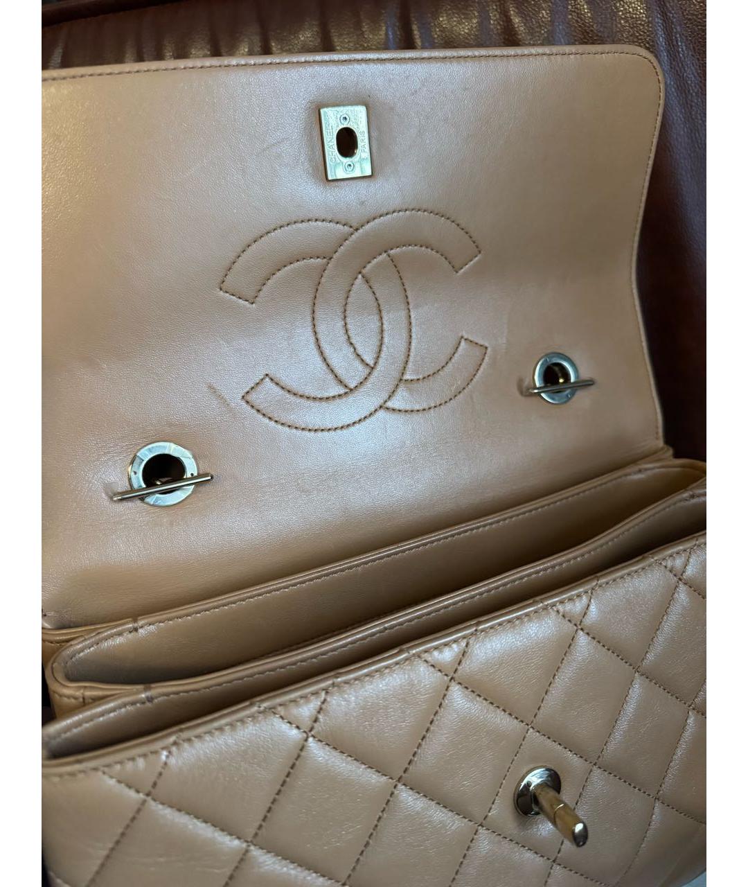 CHANEL Бежевая кожаная сумка с короткими ручками, фото 4