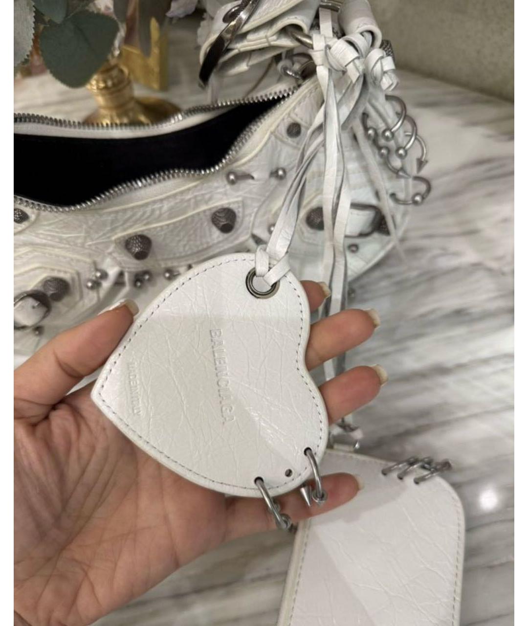 BALENCIAGA Белая сумка через плечо из лакированной кожи, фото 4